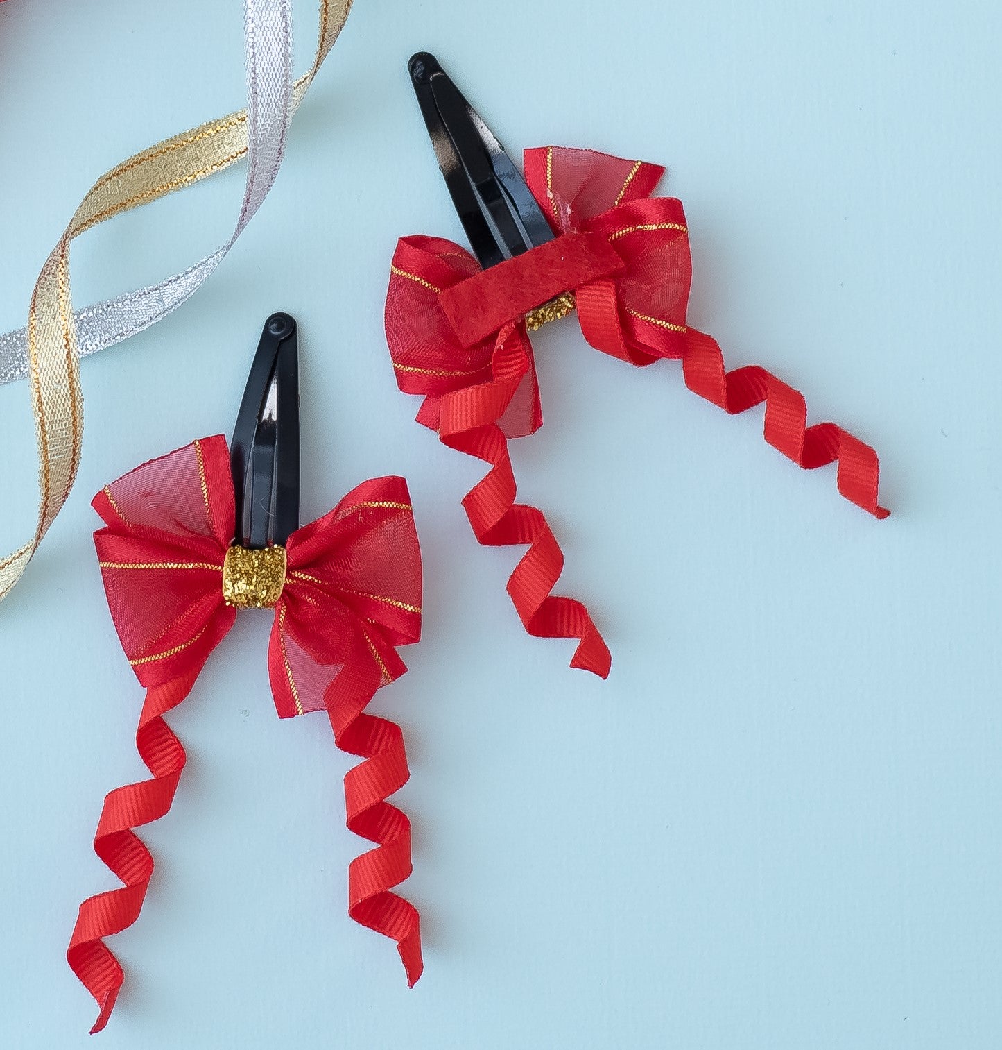 A pair of shiny organza bow on tic-tac with dangler - Red, Gold