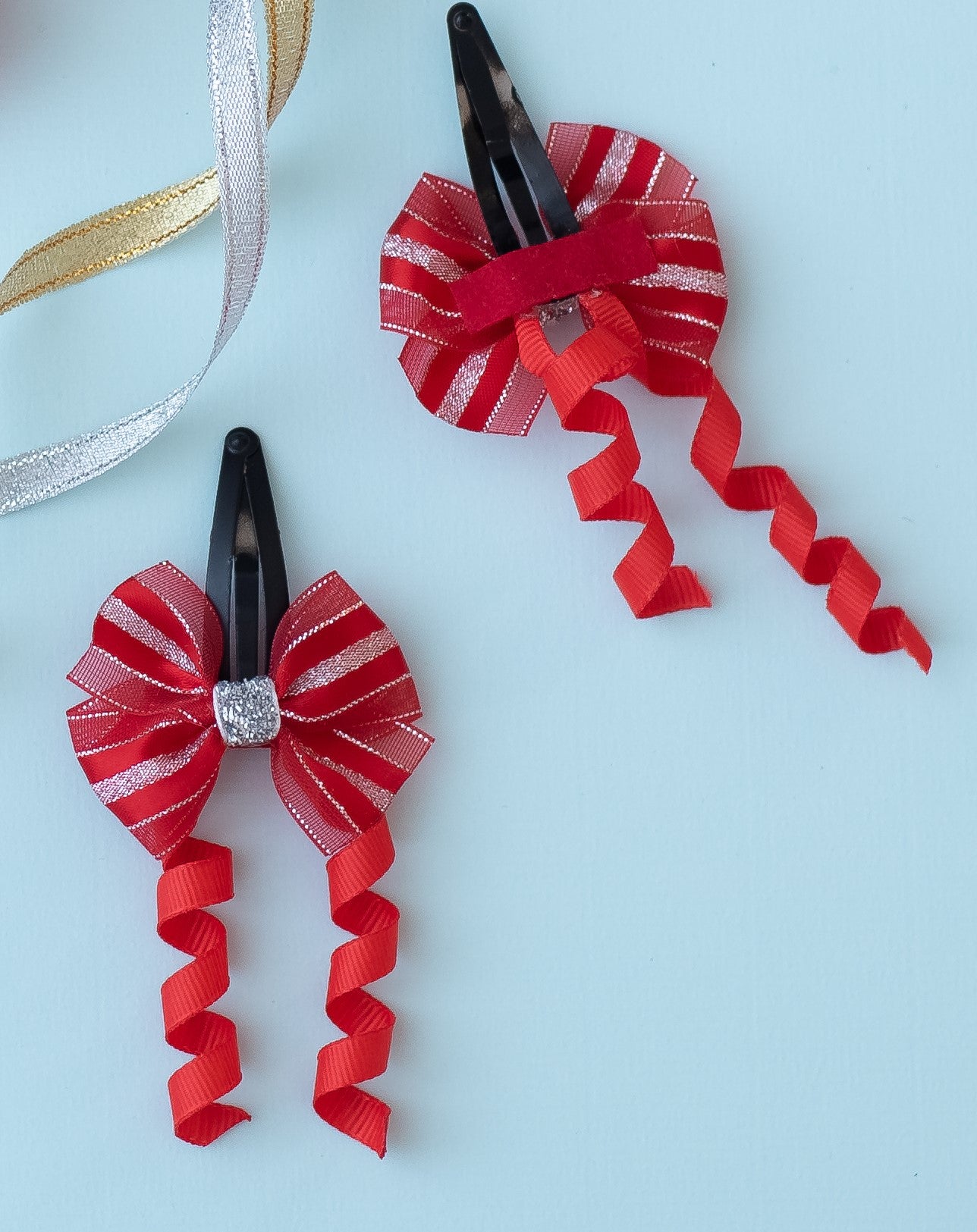 A pair of shiny organza bow on tic-tac with dangler - Red, Silver