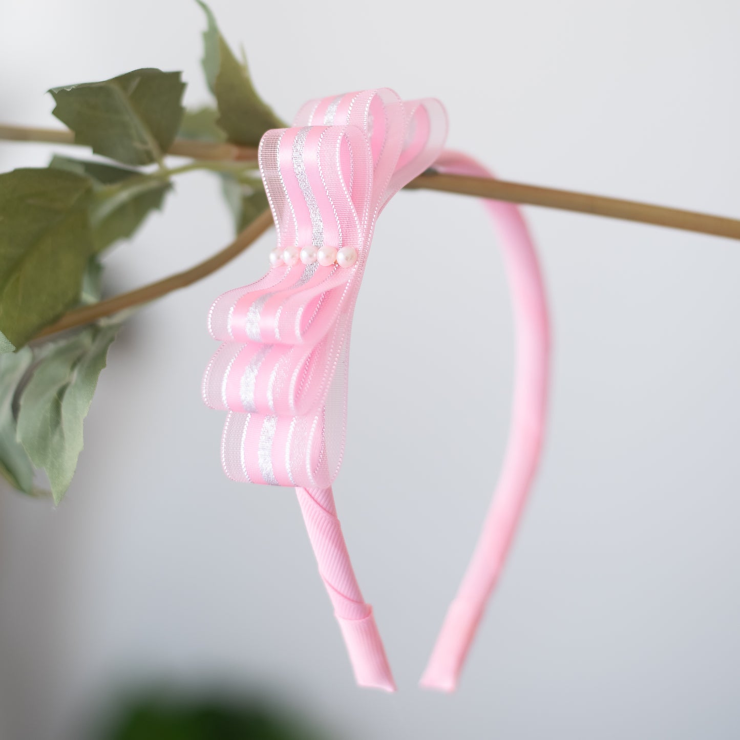 A shiny organza loopy bow hairband (1 nos) - Pink, Silver