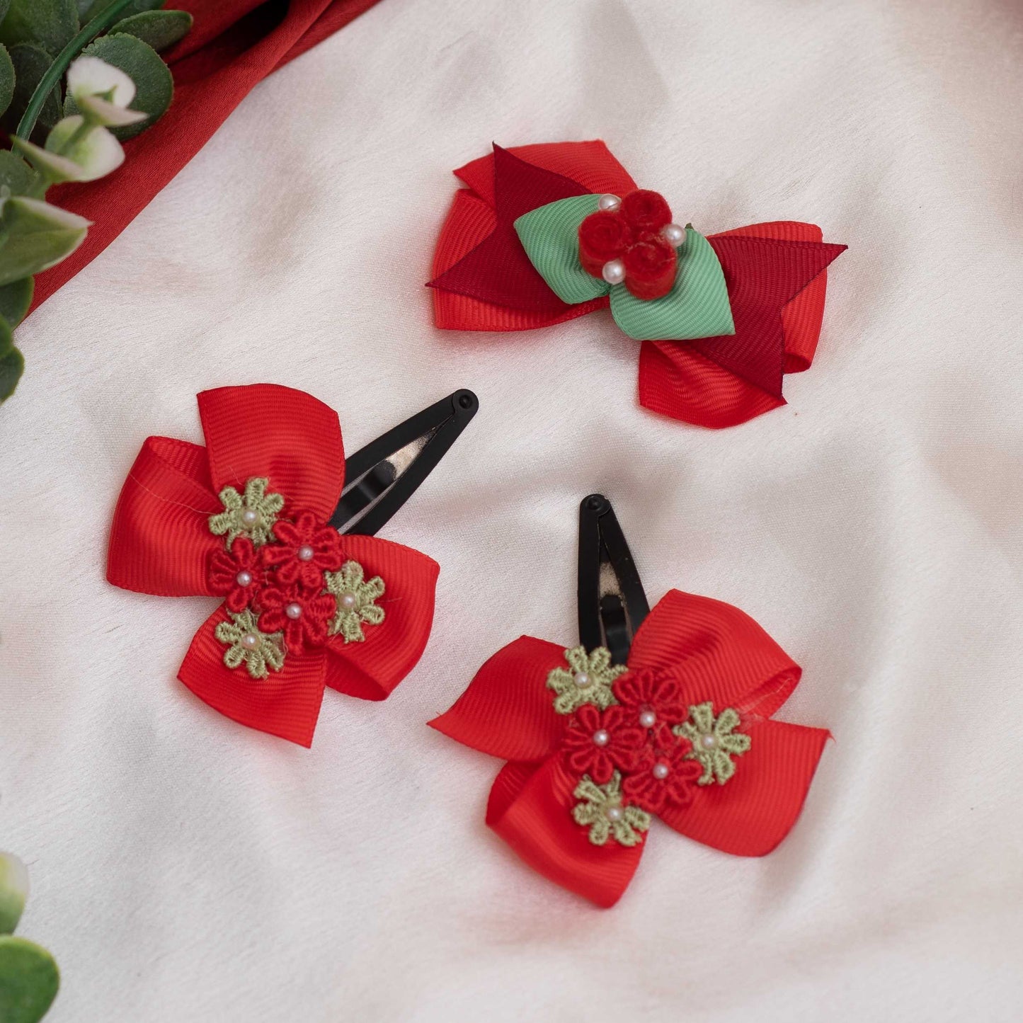 Combo: Fancy bow with felt roses and pearls on alligator clip and cute bow on tic-tac pins with decorate flowers - Red and Green